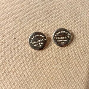 💯 Authentic Tiffany & Co Oval Return to New York Earrings